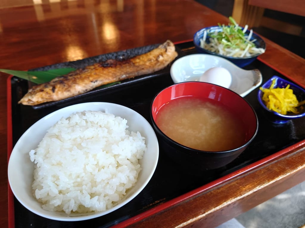 サーモンハラス焼き定食