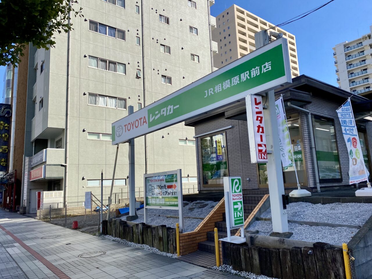 相模原駅南口からさがみ夢大通りを徒歩3分トヨタレンタカーJR相模原駅前店の隣りに「紀伊國屋」のオフィスが新築されるようです