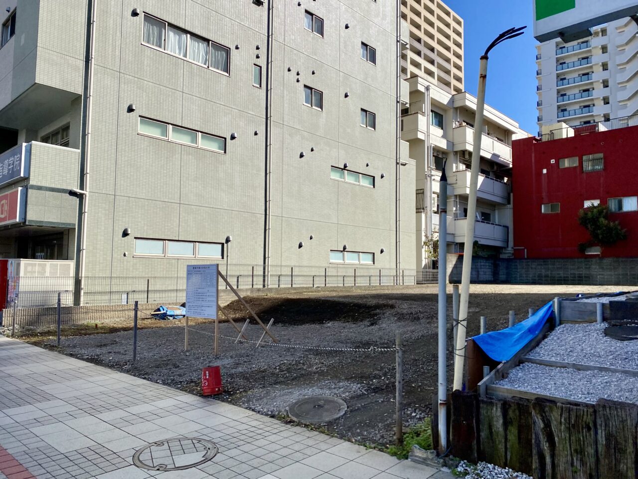 相模原駅南口からさがみ夢大通りを徒歩3分トヨタレンタカーJR相模原駅前店の隣りに「紀伊國屋」のオフィスが新築されるようです