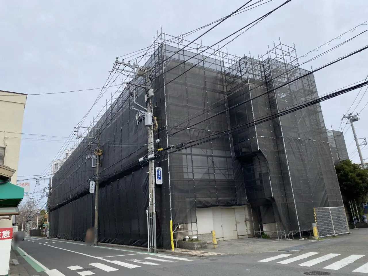 【相模原市中央区】3月上旬頃より工事が始まっていたJR矢部駅近くの「オオゼキ矢部店」跡地に変化がありました