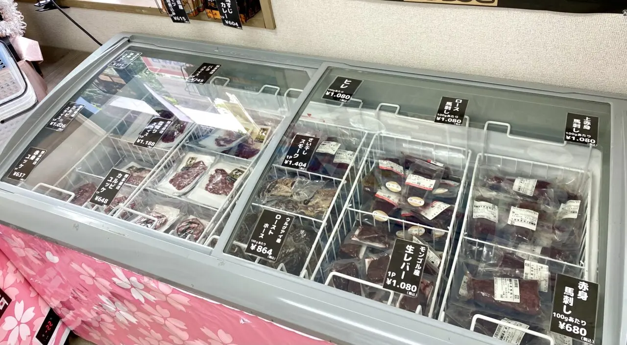 【相模原市中央区】ワンちゃんと一緒に食べることもできる馬肉も!「おいしい馬肉さくら商店 相模原店」のお店の様子をレポート