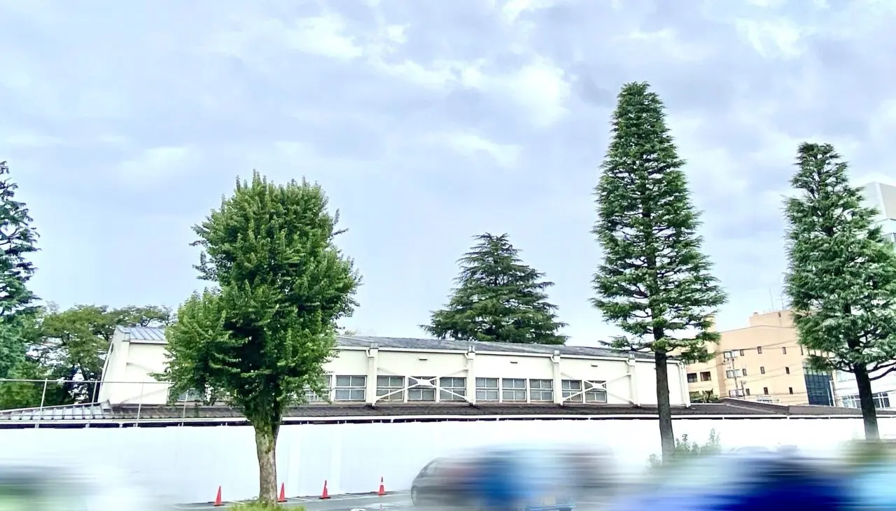 【相模原市中央区】2025年3月末をもって閉館した市役所近くの「相模原市体育館」の解体作業が開始されています