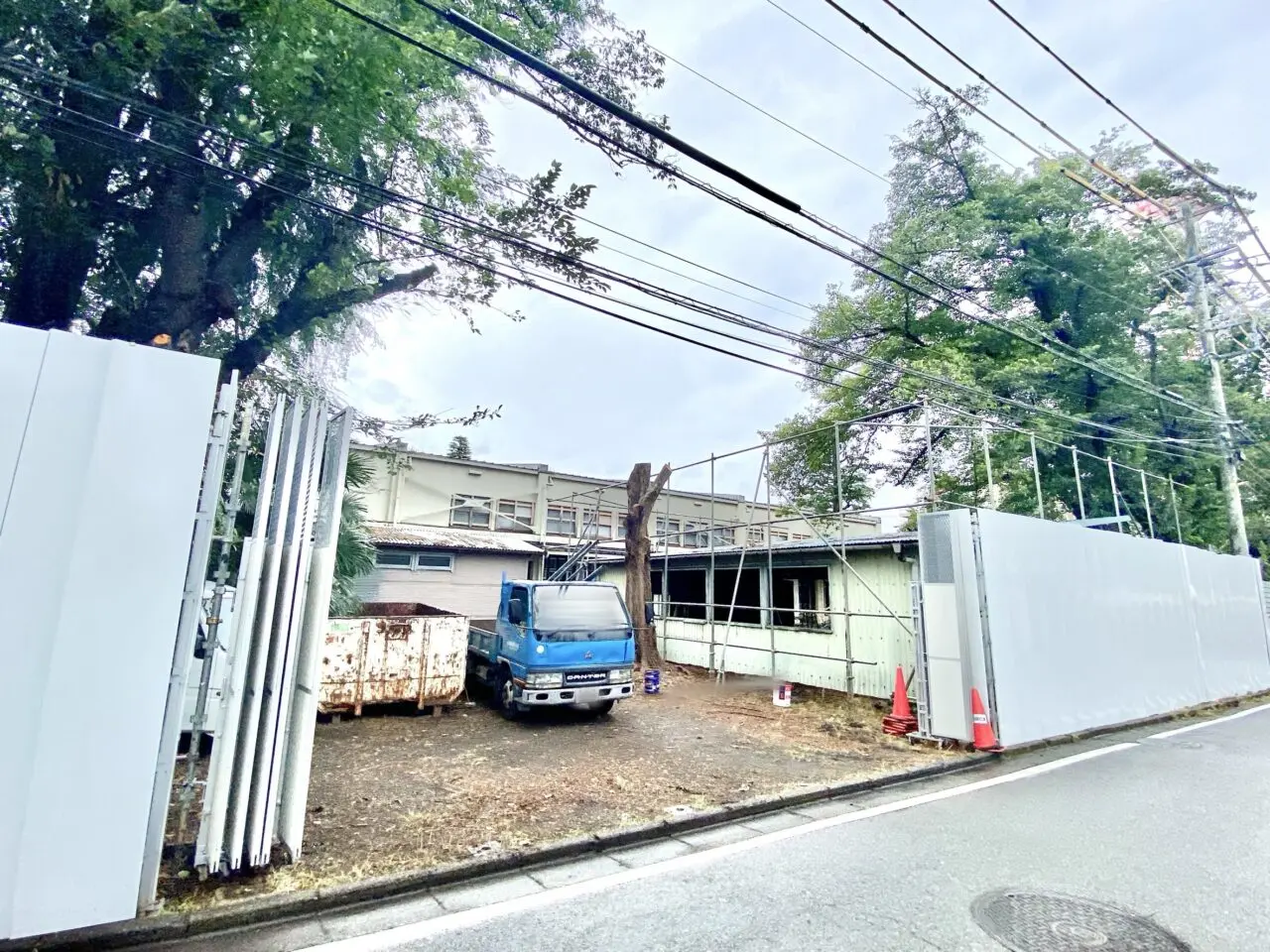 【相模原市中央区】2025年3月末をもって閉館した市役所近くの「相模原市体育館」の解体作業が開始されています
