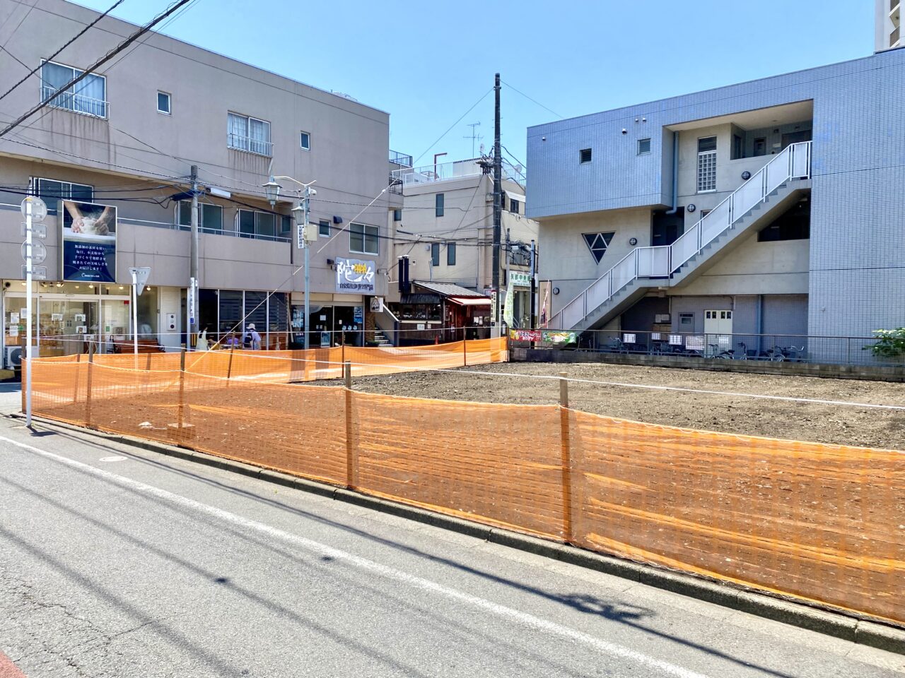 JR矢部駅のすぐ目の前の更地に変化がありました　コンビニエンスストアの「ローソン」が建設予定とのこと
