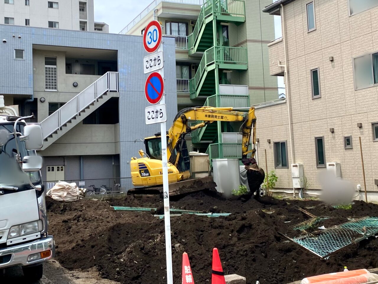 JR矢部駅のすぐ目の前の更地に変化がありました　コンビニエンスストアの「ローソン」が建設予定とのこと