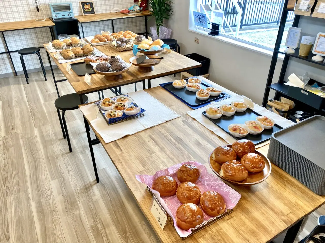 【相模原市中央区】田名に新しいベーカーズカフェ「PONO BOAT」が10/1にオープン! 丁寧につくられた優しい味わいのパンを丹沢の山を見ながらのんびりいただきます。ワンちゃんのためのスペースも