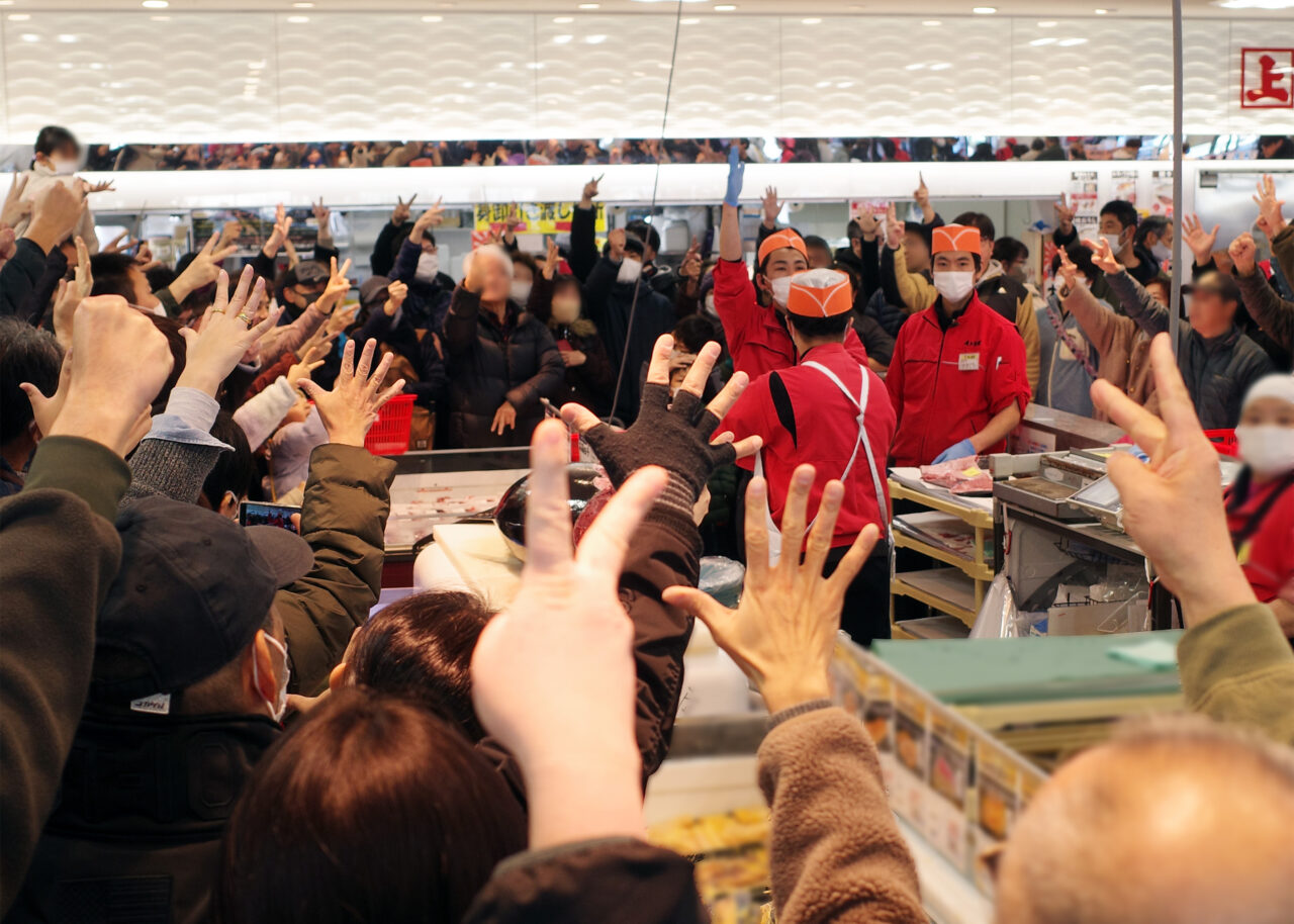【相模原市中央区】角上魚類で新春恒例「初荷まぐろ」解体実演の開催決定! 1/5(月)に清新5丁目の「相模原店」を含め店舗限定で開催